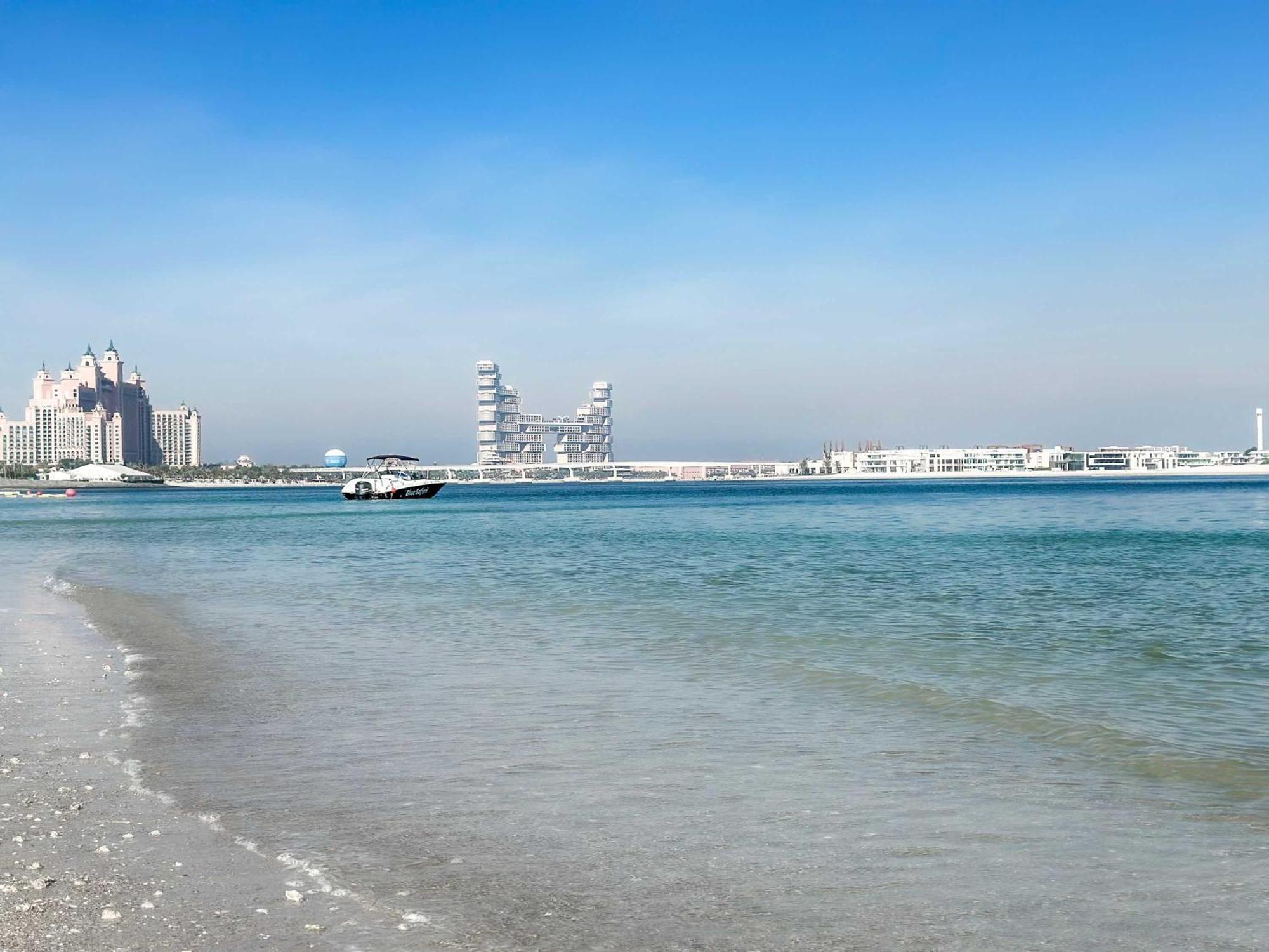 Spacious Beachfront 2 Bedroom Apartment - The 8 Dubai Exteriör bild