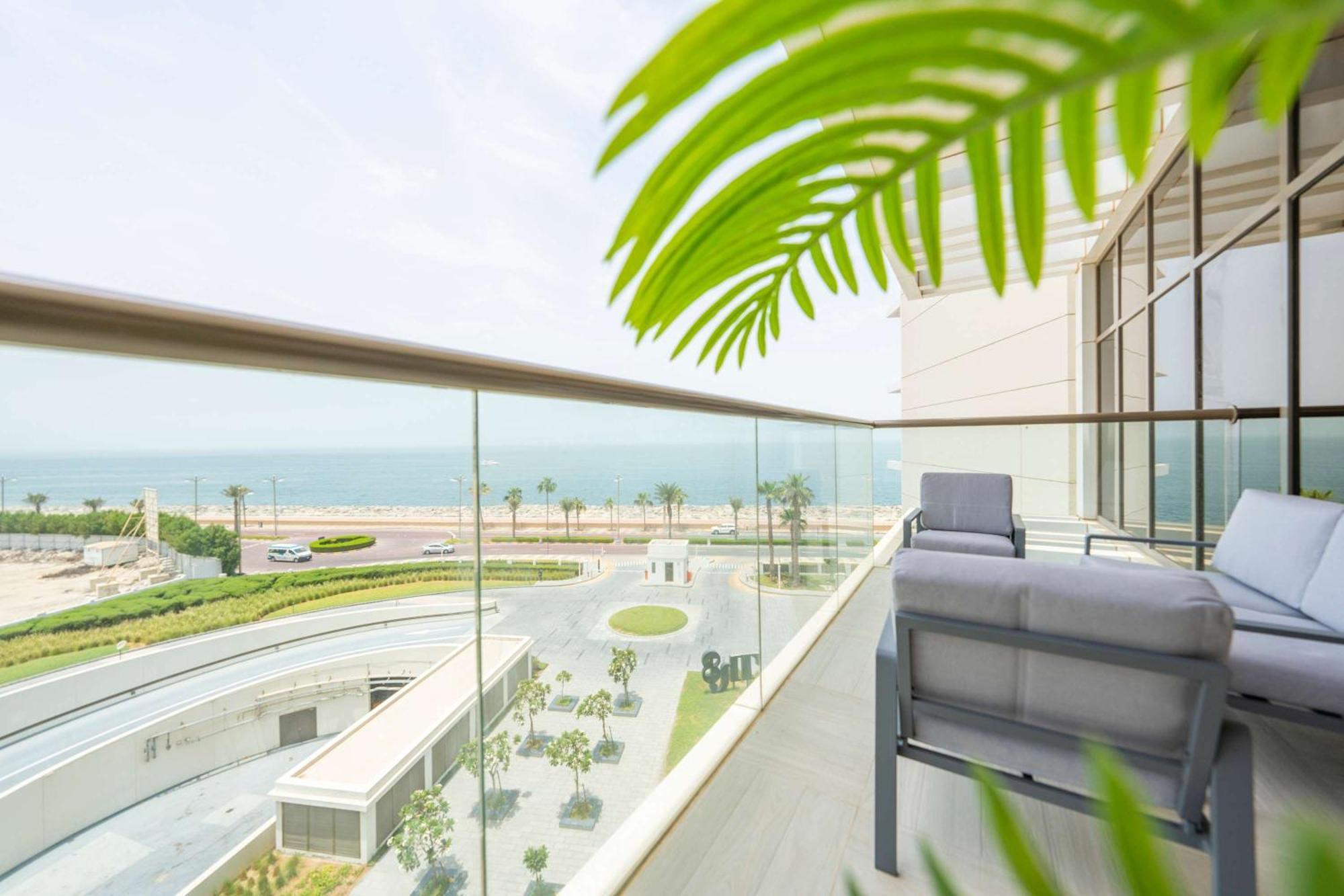 Spacious Beachfront 2 Bedroom Apartment - The 8 Dubai Exteriör bild