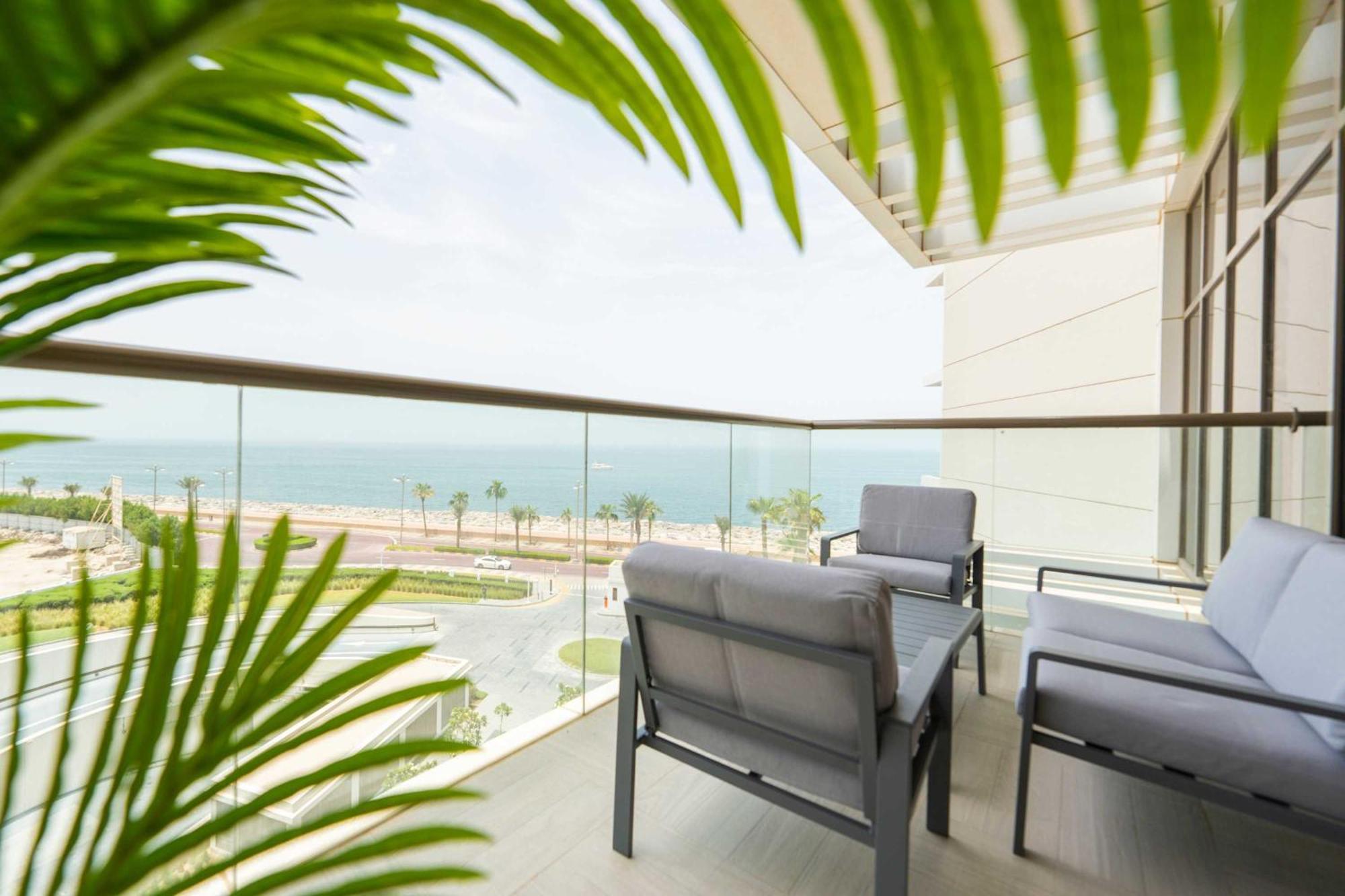 Spacious Beachfront 2 Bedroom Apartment - The 8 Dubai Exteriör bild