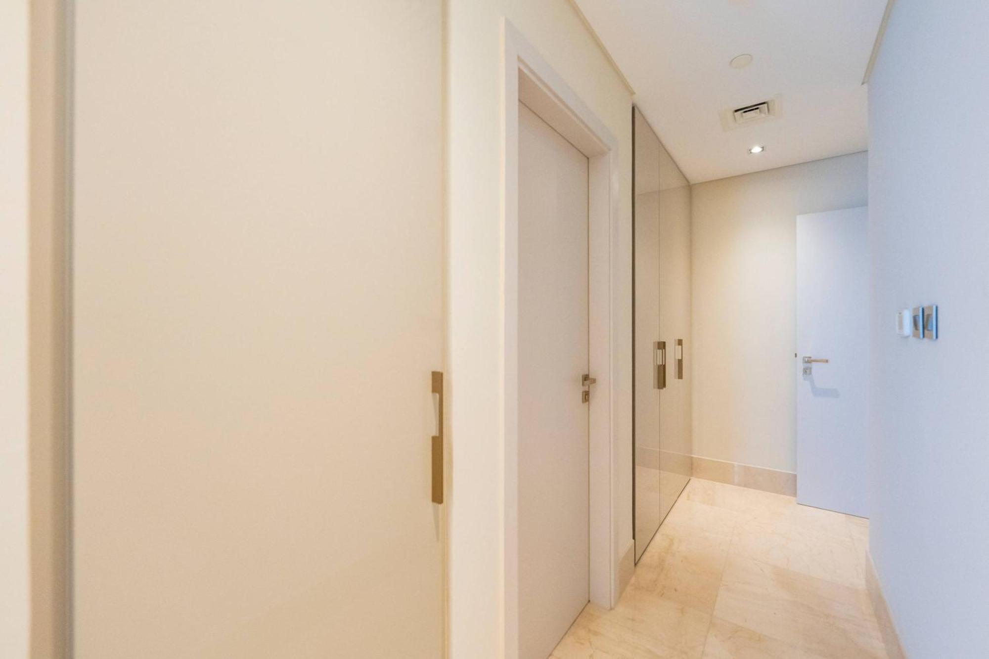 Spacious Beachfront 2 Bedroom Apartment - The 8 Dubai Exteriör bild