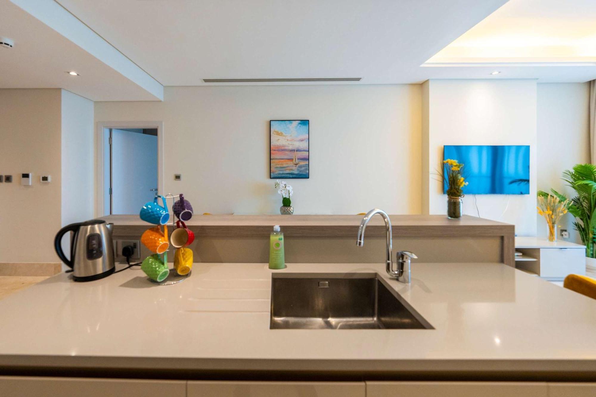 Spacious Beachfront 2 Bedroom Apartment - The 8 Dubai Exteriör bild
