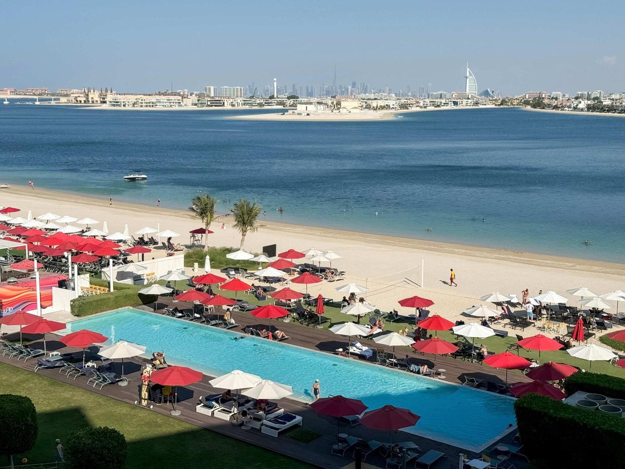 Spacious Beachfront 2 Bedroom Apartment - The 8 Dubai Exteriör bild