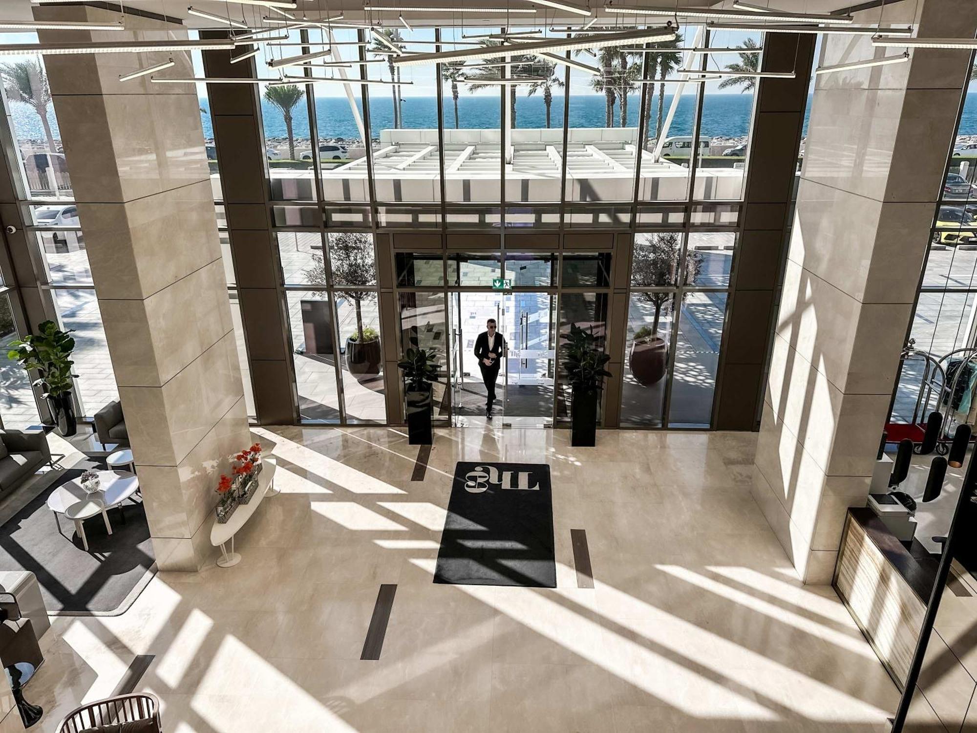 Spacious Beachfront 2 Bedroom Apartment - The 8 Dubai Exteriör bild